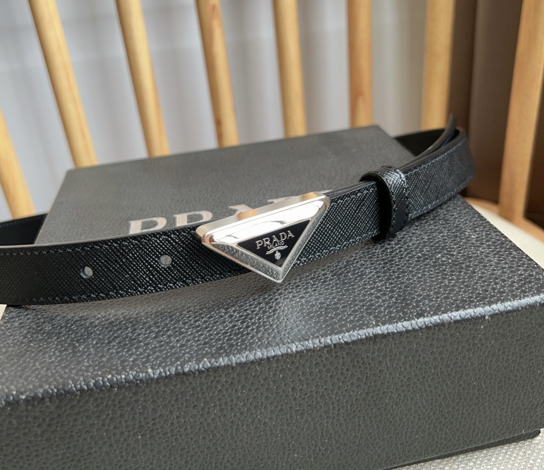 Pra*a triangle logo outline belt