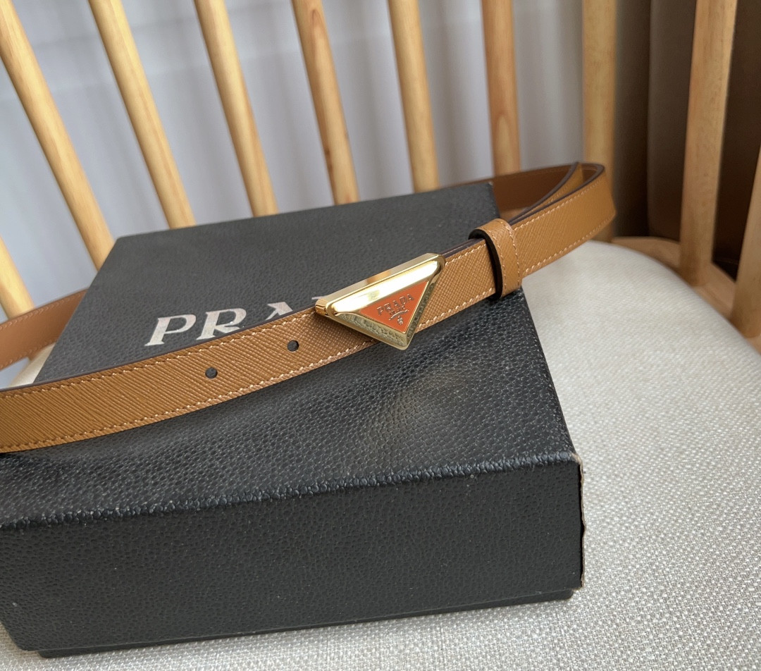 Pra*a triangle logo outline belt