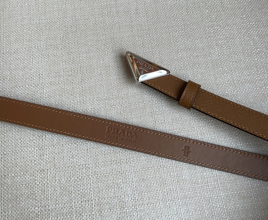 Pra*a triangle logo outline belt