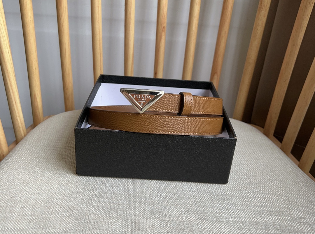 Pra*a triangle logo outline belt