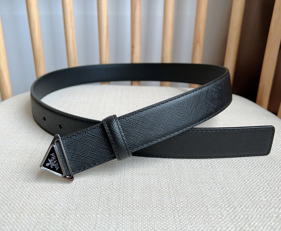 Pra*a triangle logo outline belt