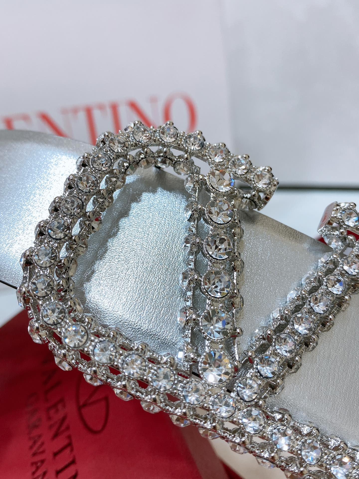 Va1e*ntin0 reversible calfskin belt