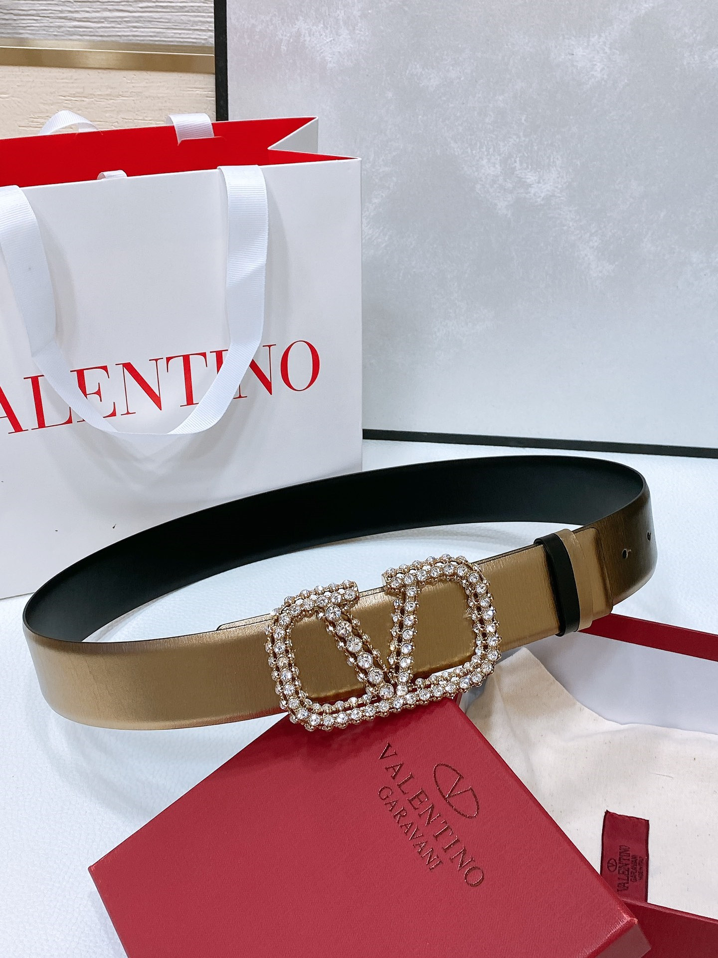 Va1e*ntin0 reversible calfskin belt