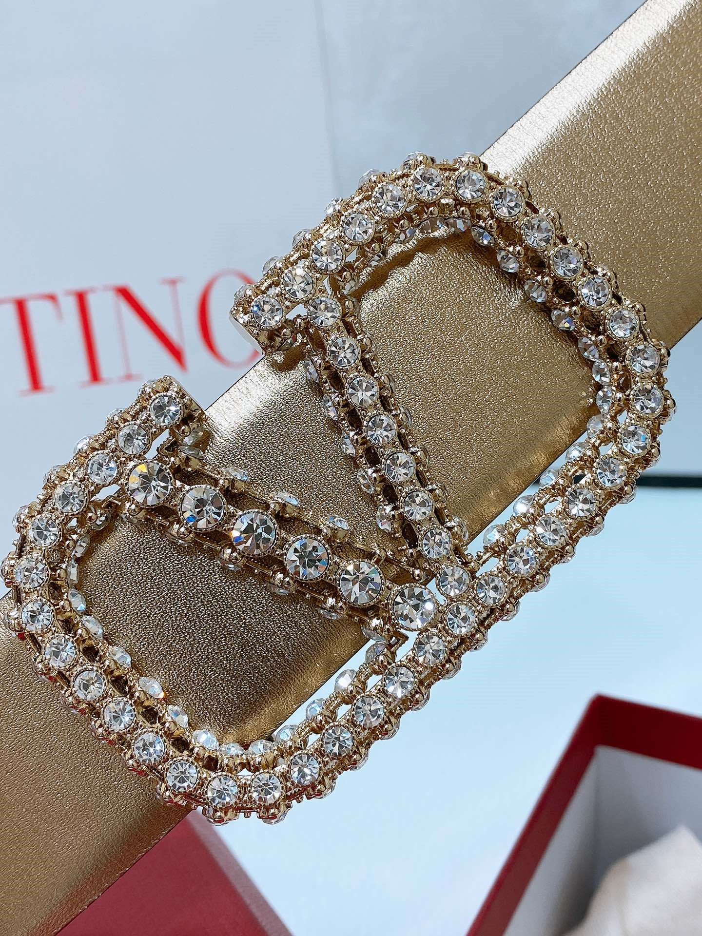 Va1e*ntin0 reversible calfskin belt