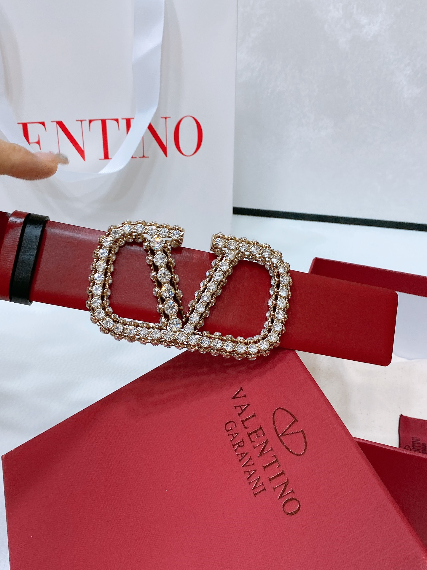 Va1e*ntin0 reversible calfskin belt