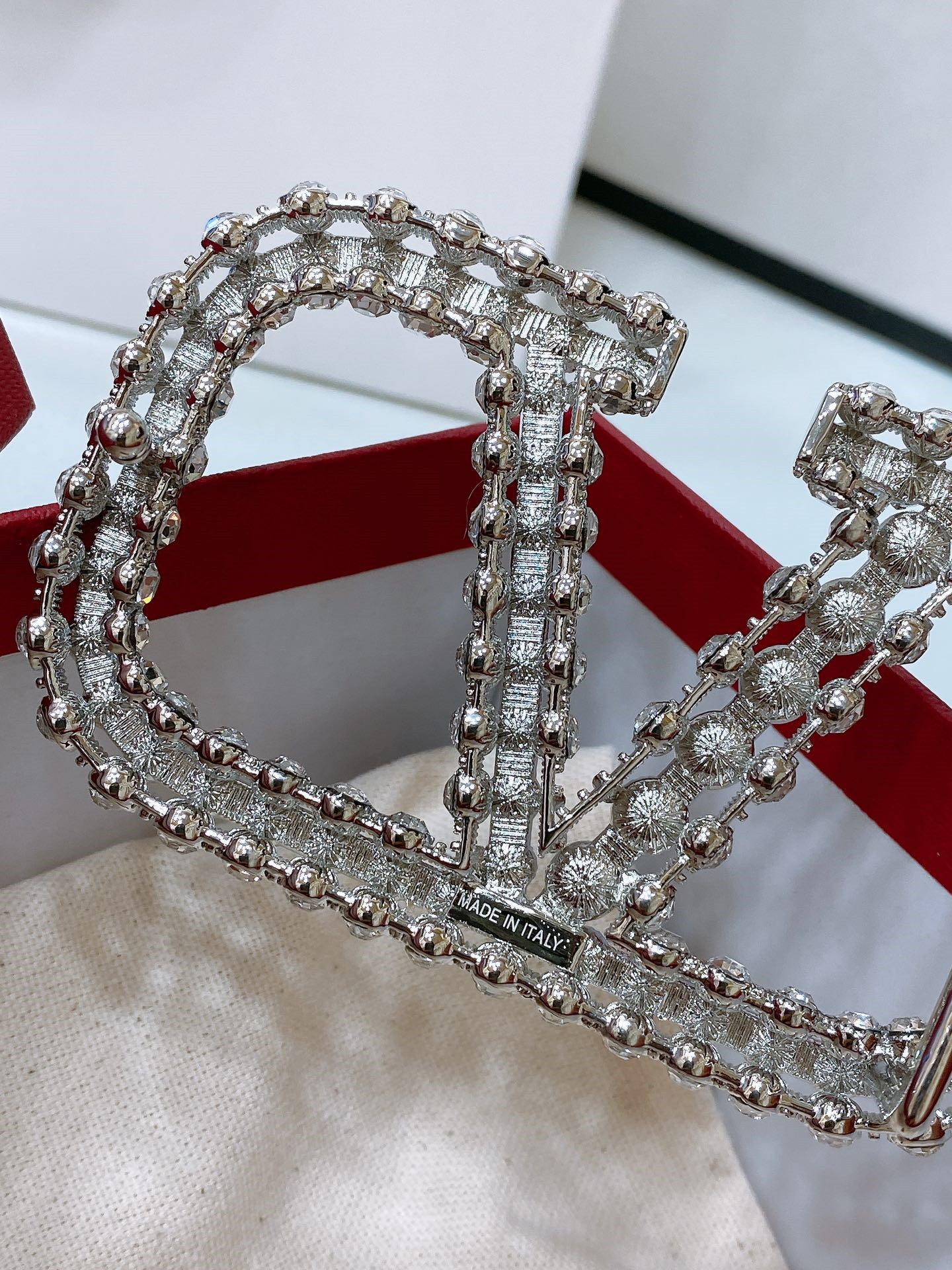 Va1e*ntin0 reversible calfskin belt