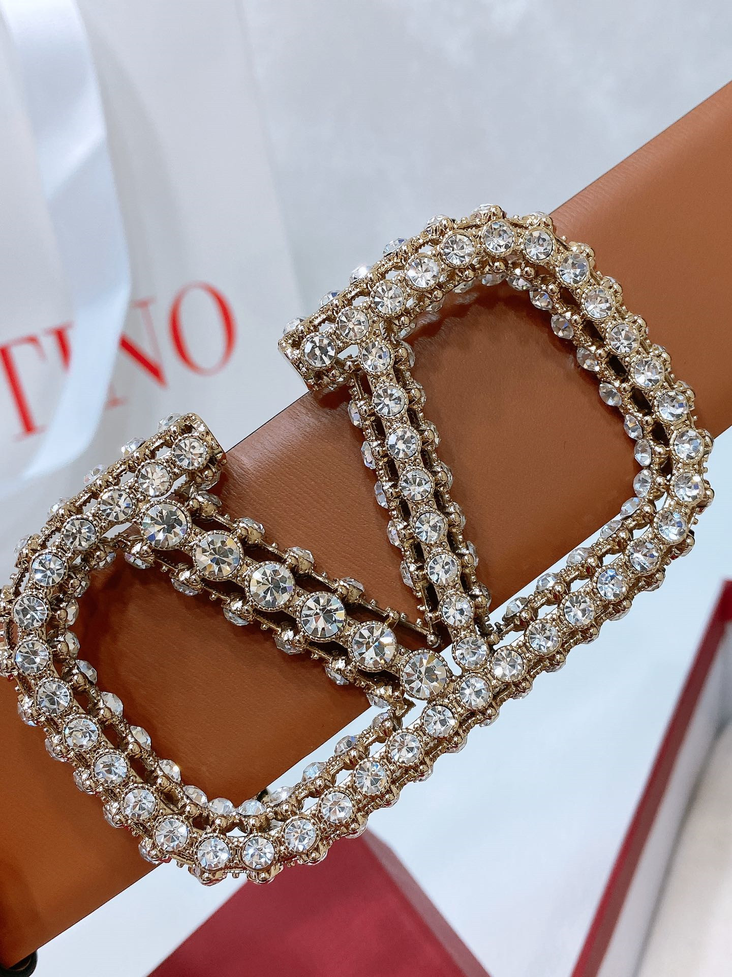 Va1e*ntin0 reversible calfskin belt