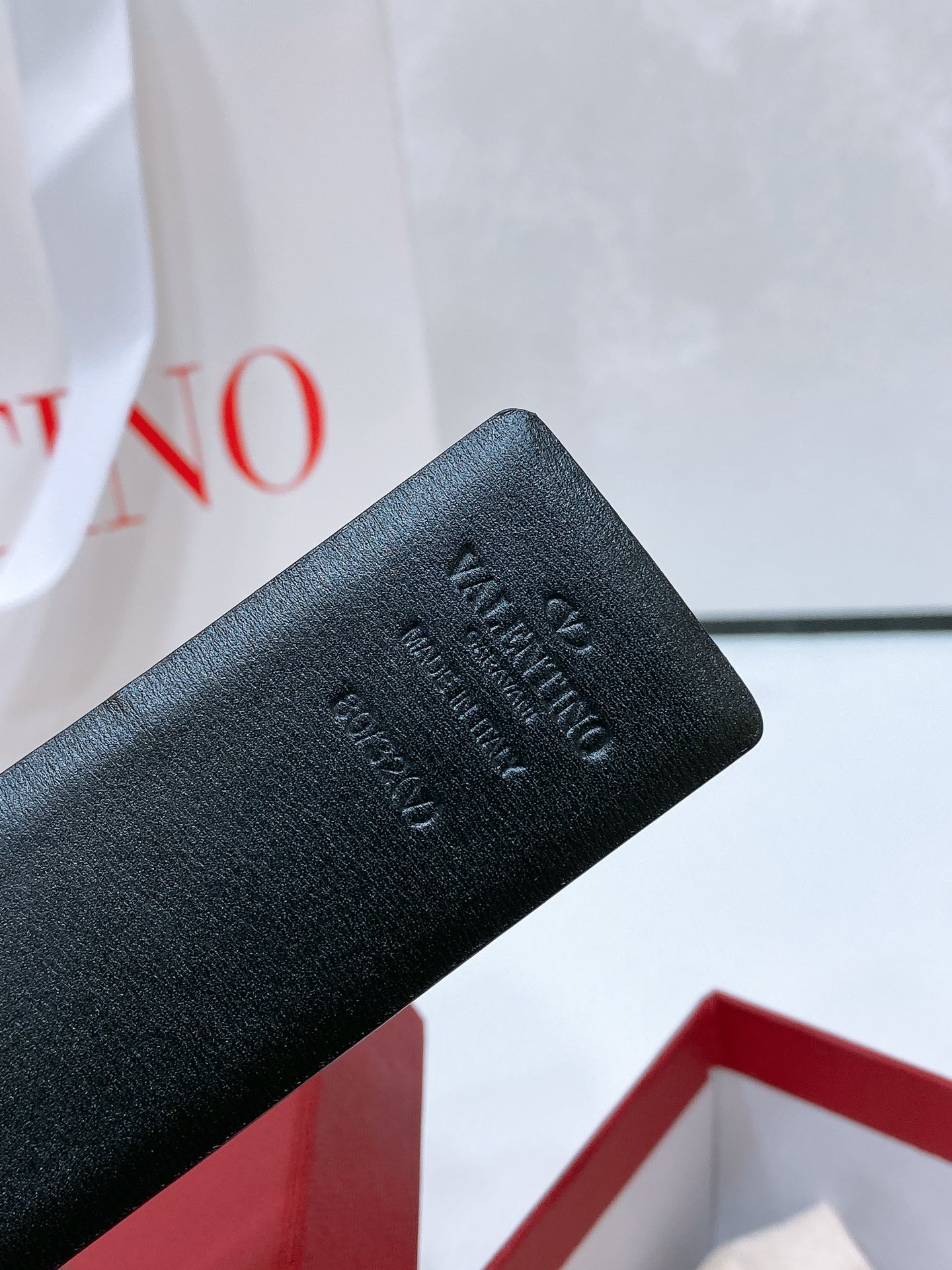 Va1e*ntin0 reversible calfskin belt