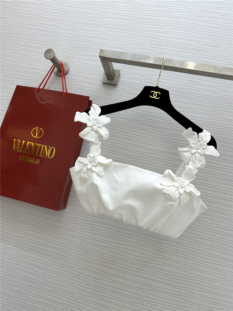 Va1e*ntin0 garavani white floral appliqué crop top