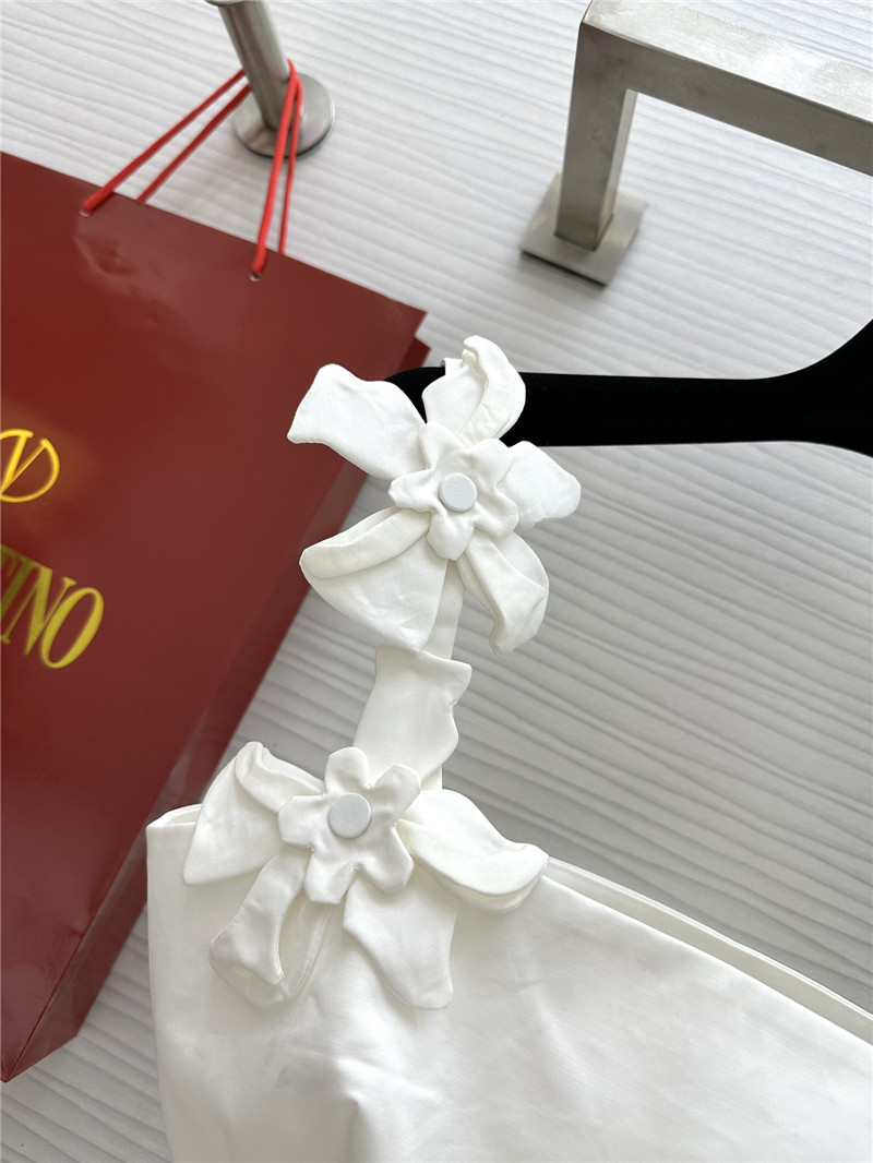 Va1e*ntin0 garavani white floral appliqué crop top