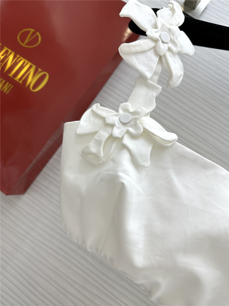 Va1e*ntin0 garavani white floral appliqué crop top