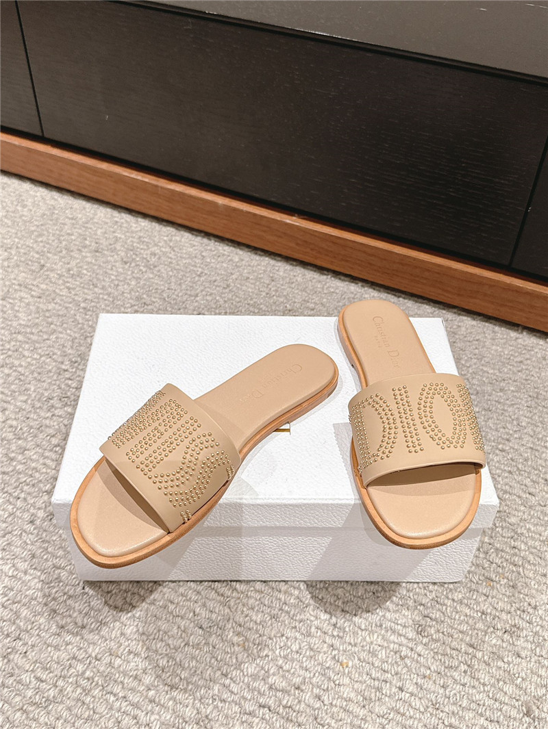 D10r dway slide beige calfskin with gold-finish studs