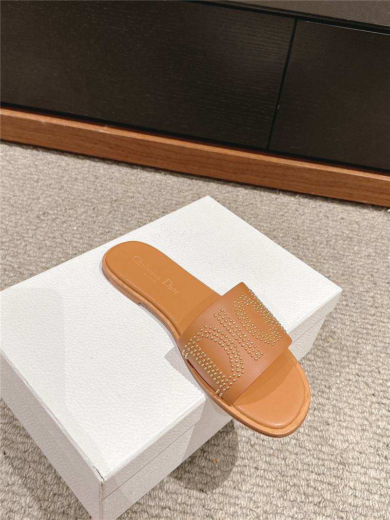 D10r dway slide brown calfskin with gold-finish studs
