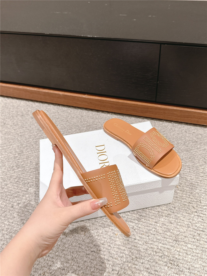 D10r dway slide brown calfskin with gold-finish studs