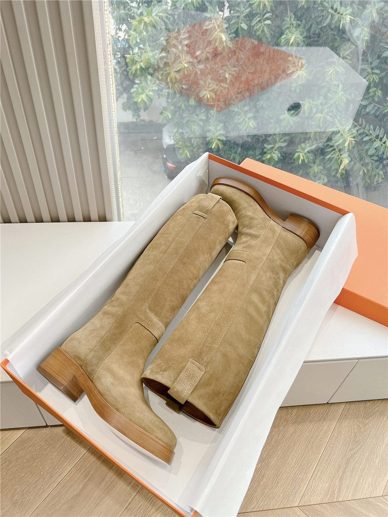 H**me5 beige suede horse boots