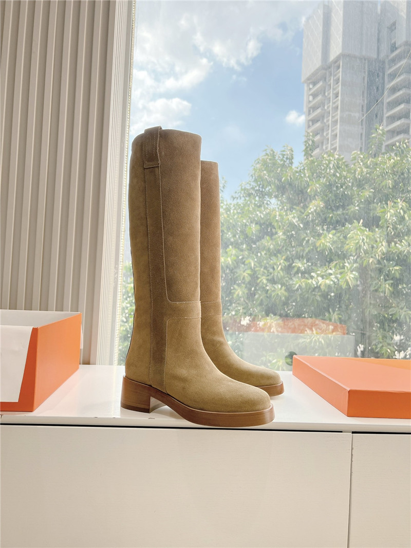 H**me5 beige suede horse boots