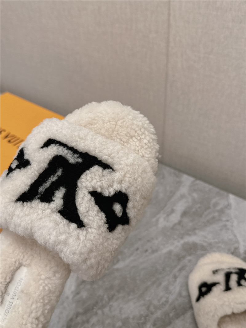 l0vis Vvtt0n paseo shearling comfort mule in white