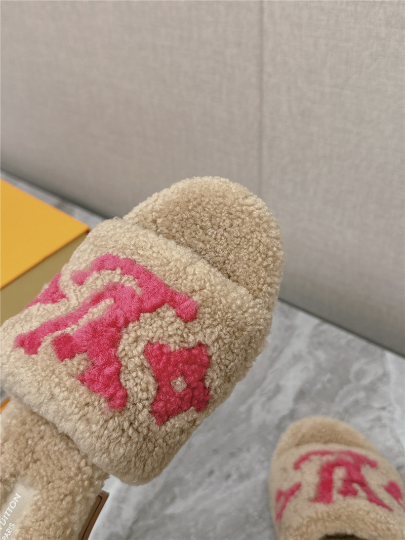 l0vis Vvtt0n paseo shearling comfort mule in ecru