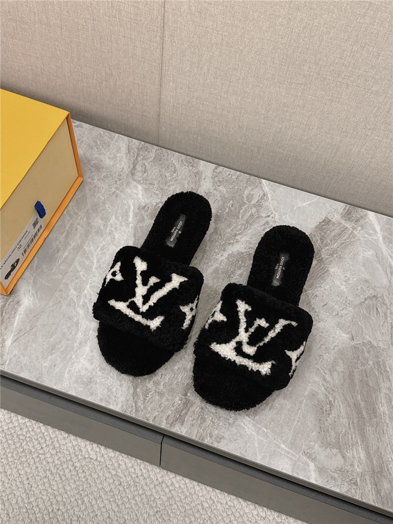 l0vis Vvtt0n paseo shearling comfort mule in black