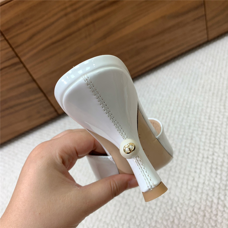 D10r tribales white patent leather heeled slides