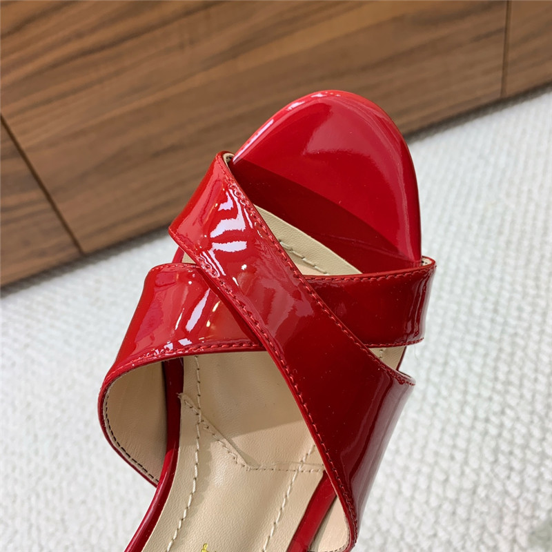 D10r tribales red patent leather heeled slides