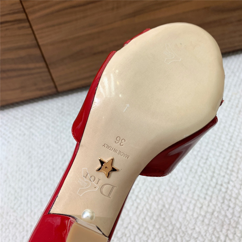 D10r tribales red patent leather heeled slides