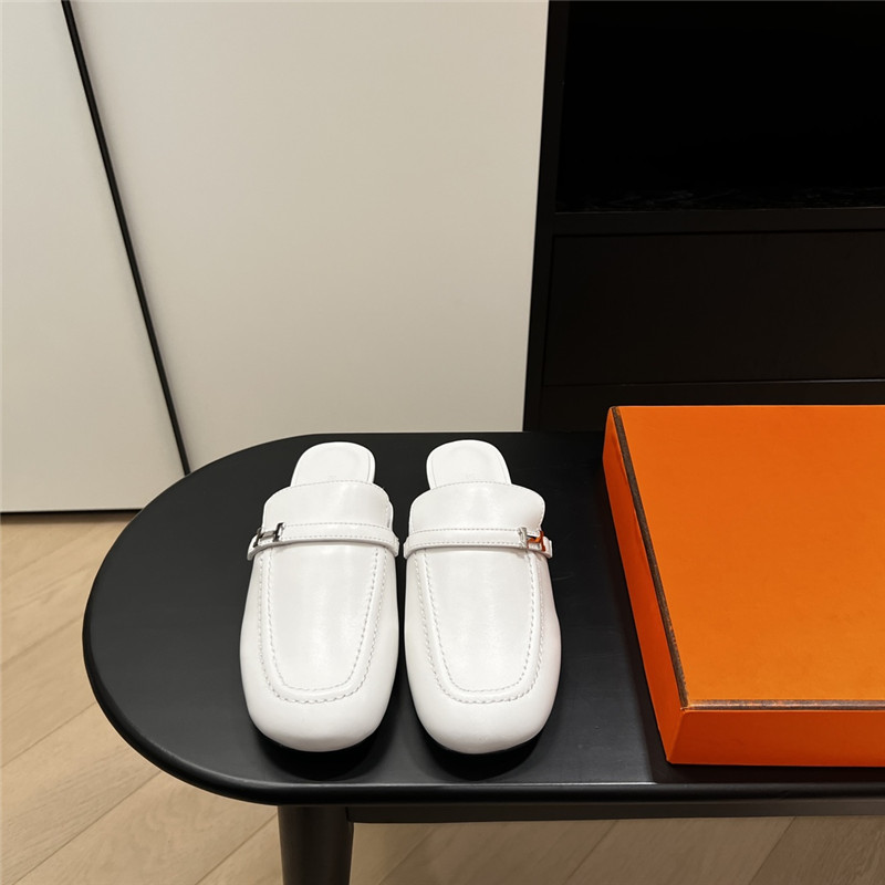 H**me5 buckle groupie mules white goatskin