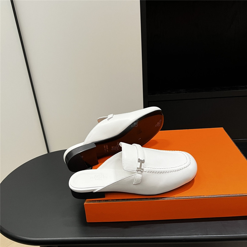H**me5 buckle groupie mules white goatskin