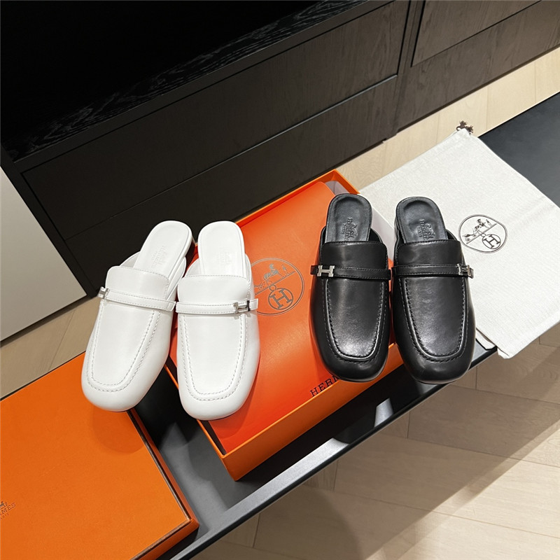 H**me5 buckle groupie mules white goatskin