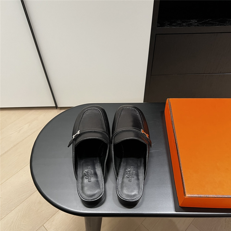 H**me5 buckle groupie mules black goatskin