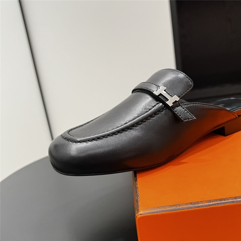 H**me5 buckle groupie mules black goatskin