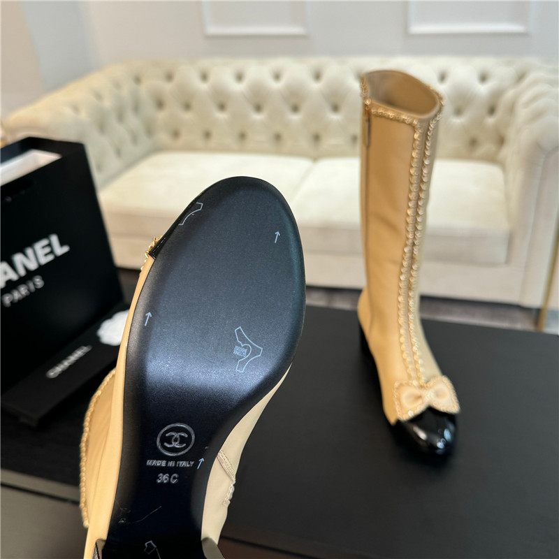 Ch**el beige calfskin bow patent leather keen high boots