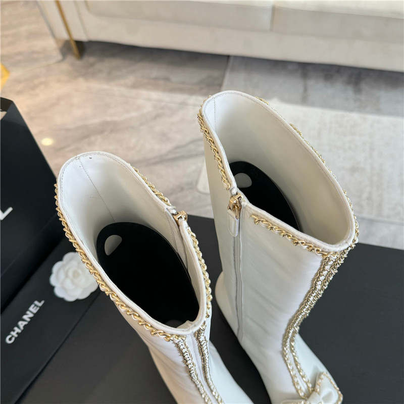 Ch**el calfskin bow patent leather keen high boots