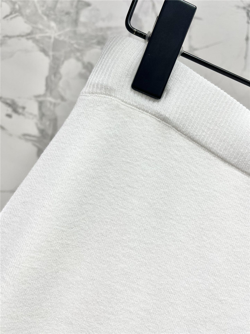 Va1e*ntin0 round neck long sleeve + skirt suit replica d&g clothing