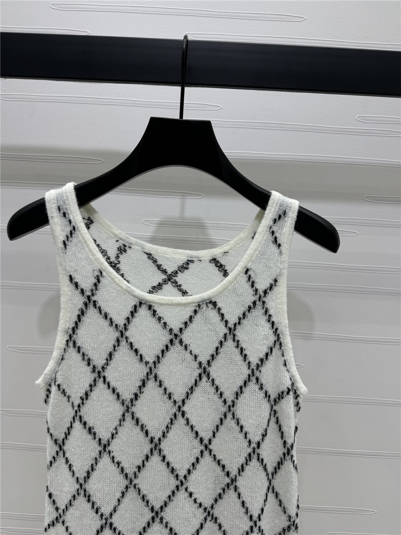 ch**el contrast color cable D1am0nd knit vest replica clothes