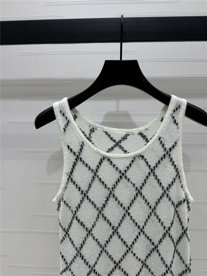 ch**el contrast color cable D1am0nd knit vest replica clothes