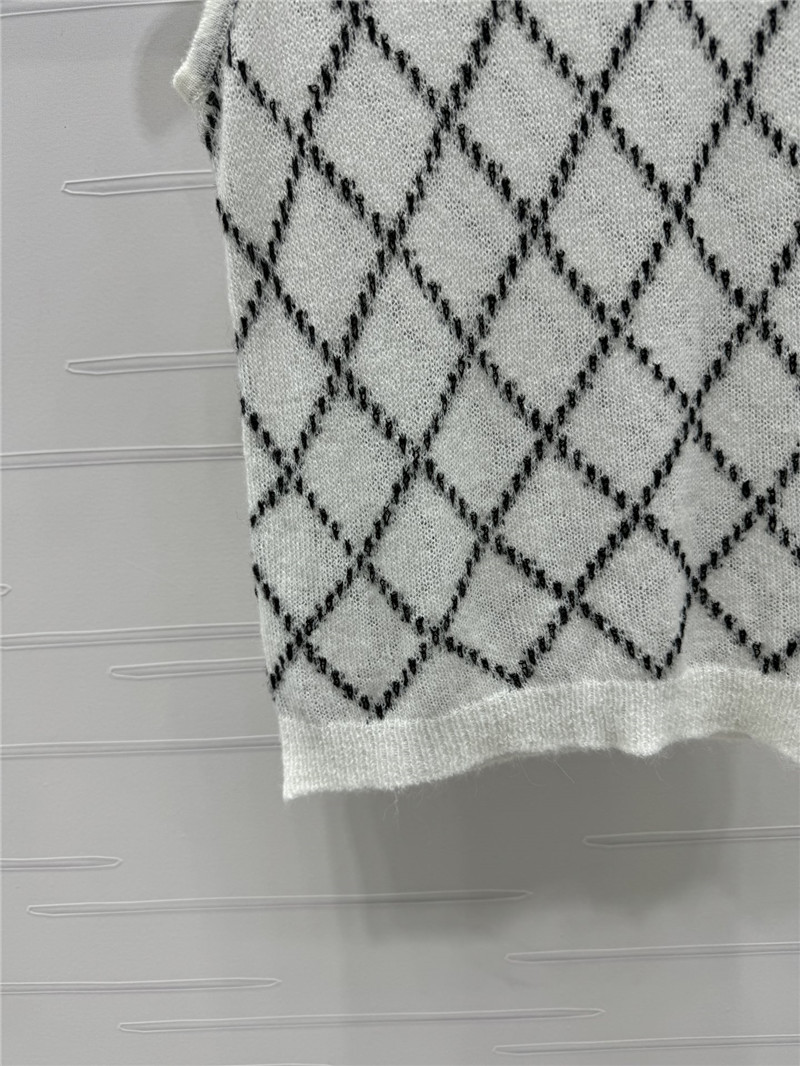 ch**el contrast color cable D1am0nd knit vest replica clothes