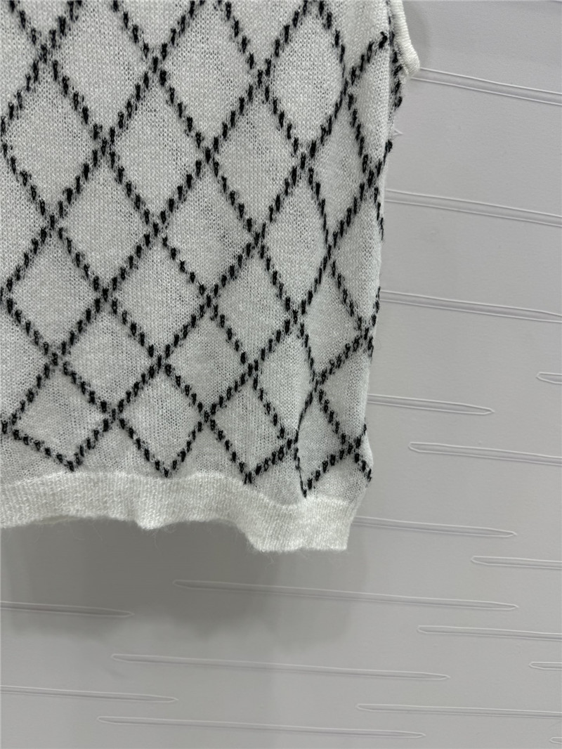 ch**el contrast color cable D1am0nd knit vest replica clothes