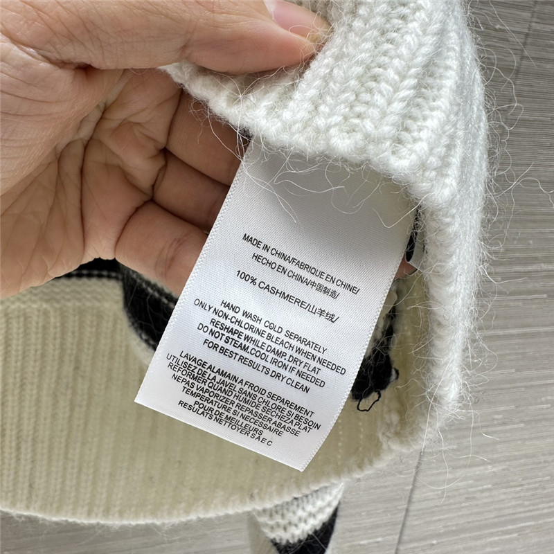 Ce1i*e striped crew neck pullover sweater