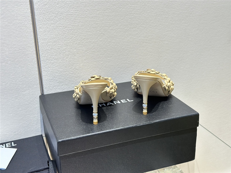 Ch**el camellia heel mules beige leather