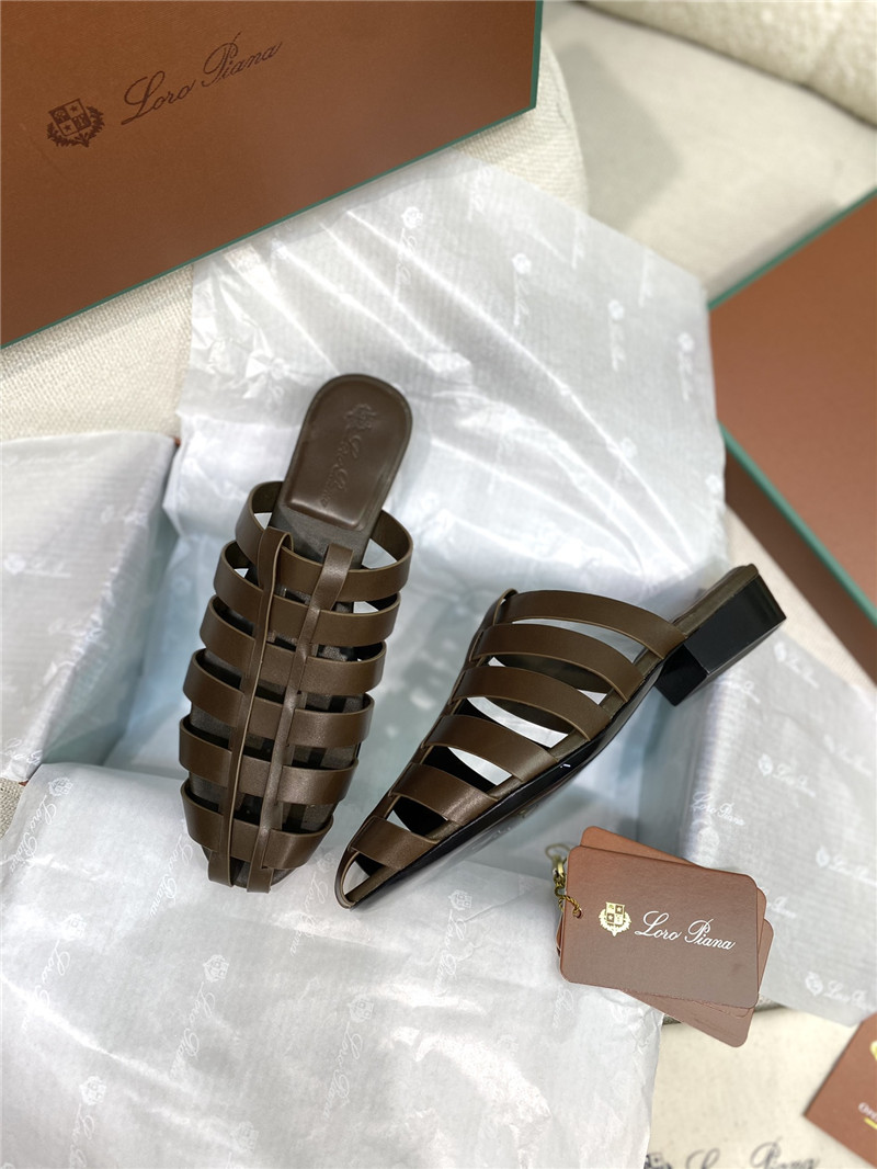L0r0 P1ana kaede sandals in leather shade grown