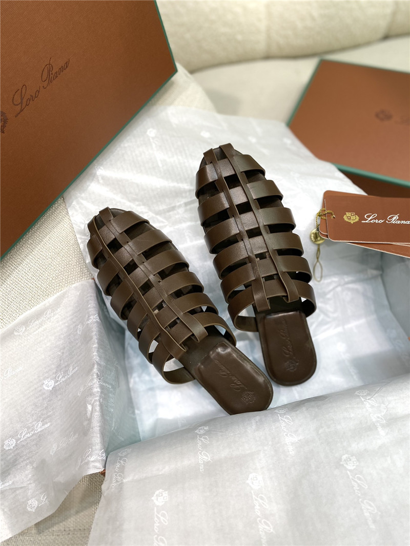 L0r0 P1ana kaede sandals in leather shade grown