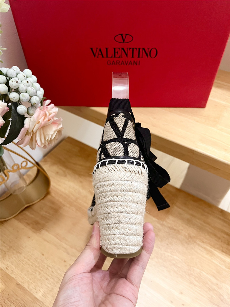 Va1e*ntin0 toile iconographe wedge sandal natural and black