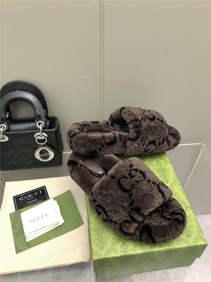Gvc*1 monogram motif shearling slides brown