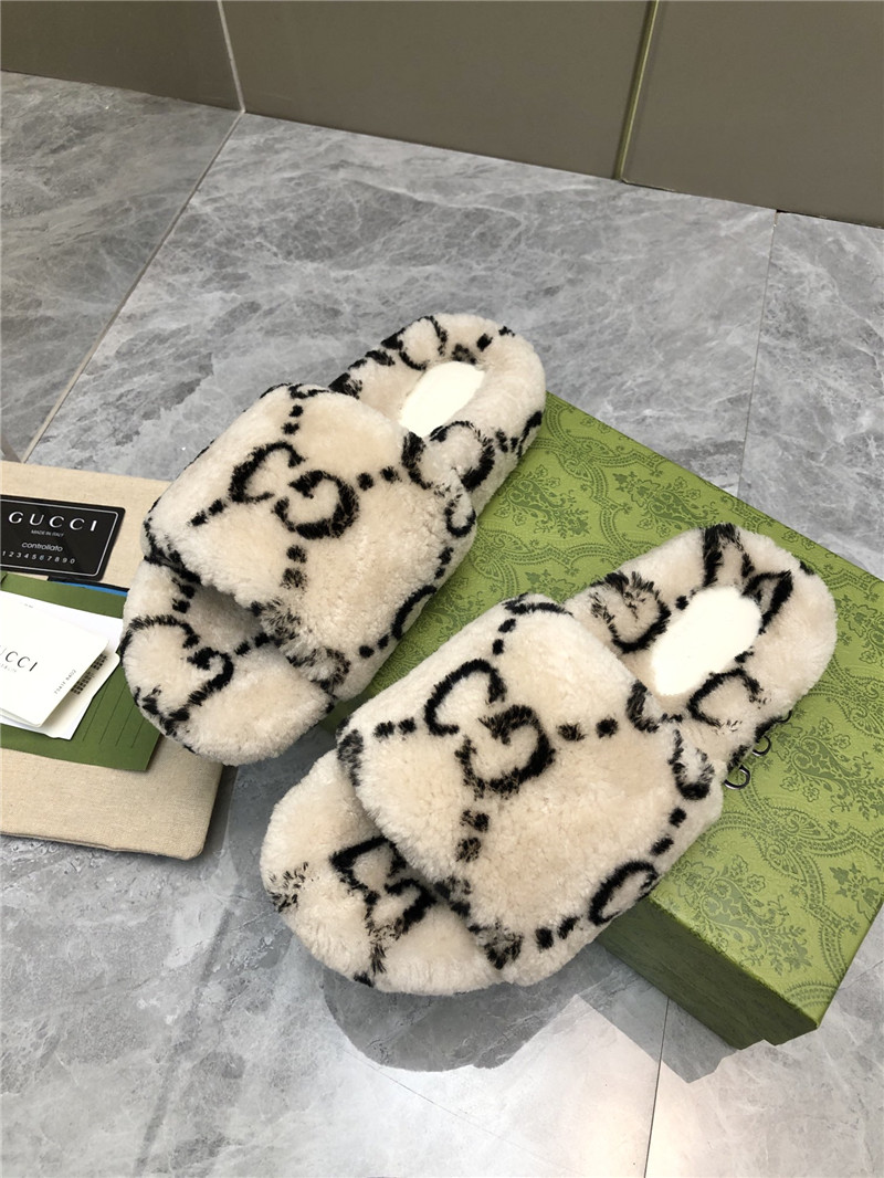 Gvc*1 monogram motif shearling slides natural