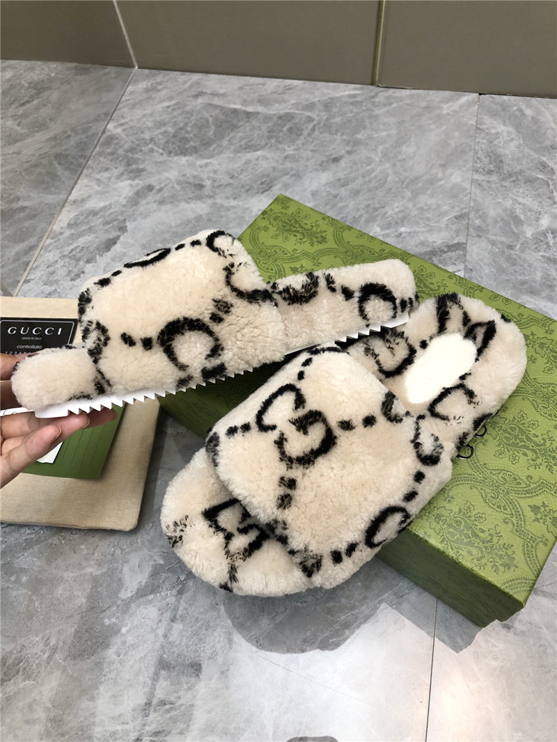 Gvc*1 monogram motif shearling slides natural