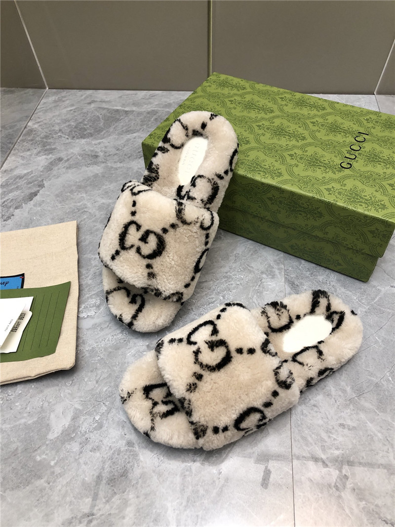 Gvc*1 monogram motif shearling slides natural