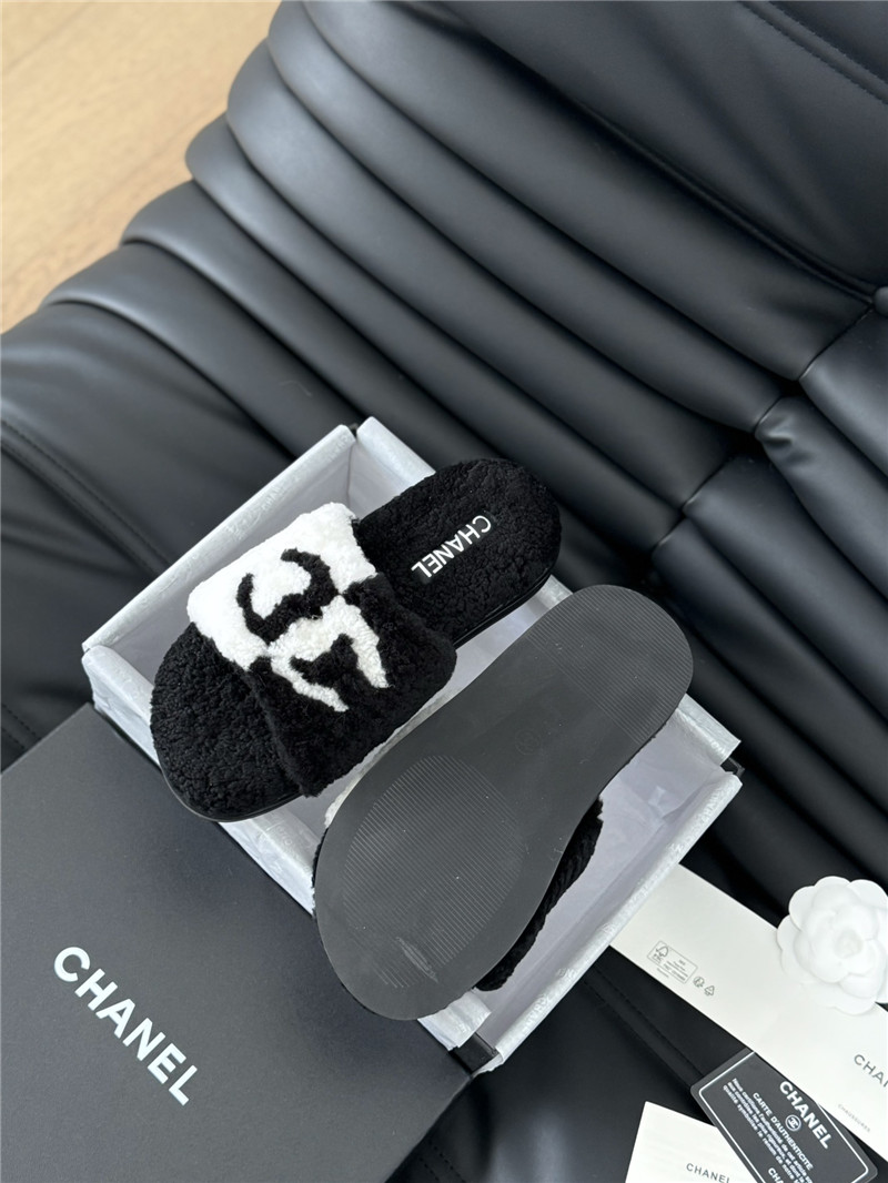 Ch**el shearling home slides in black