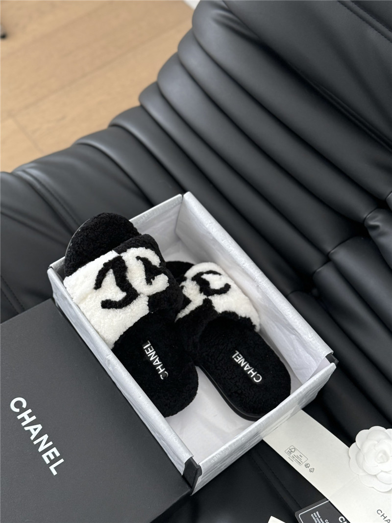 Ch**el shearling home slides in black