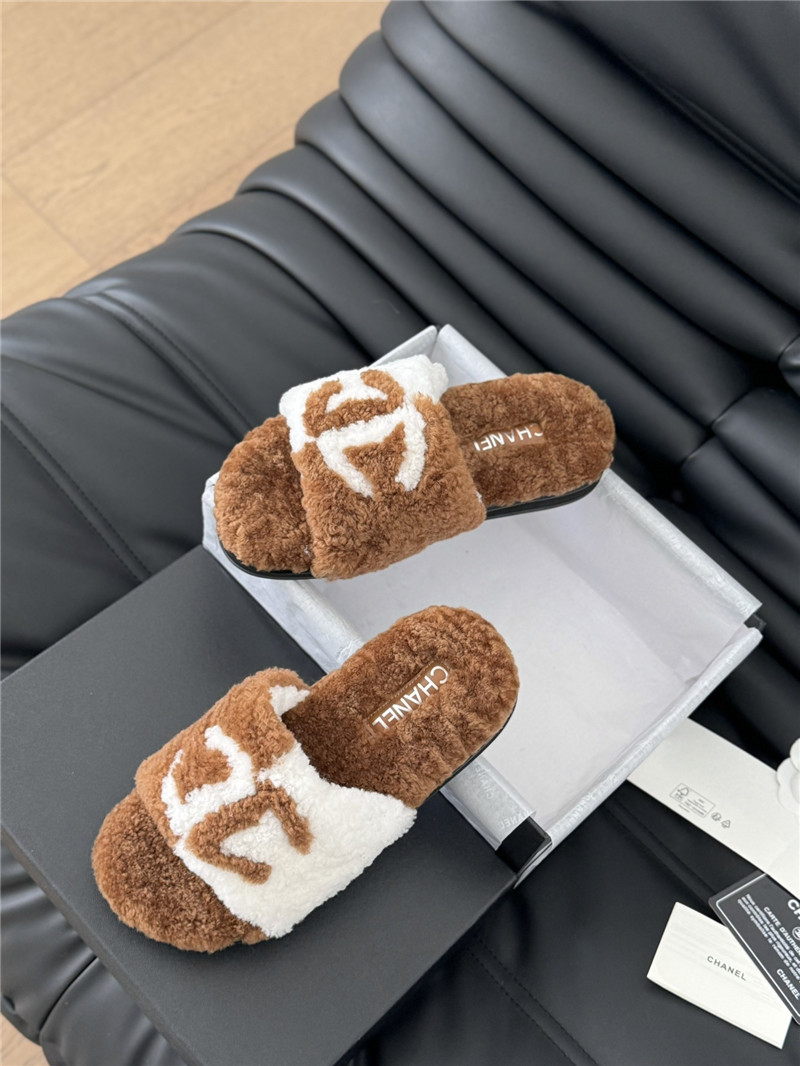 Ch**el shearling home slides brown/white
